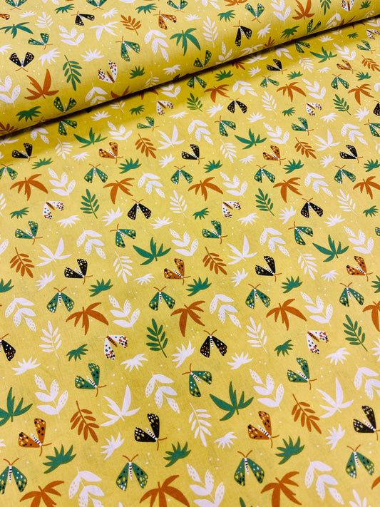 Attēls ar 100% Kokvilnas audums - lapiņas uz dzeltenzaļa fona 125 g/m² – pieejams Šarlotes audumi