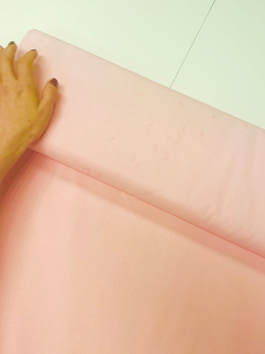 Attēls ar 100% Kokvilnas audums-maigi rozā ar defektu – pieejams internetā Šarlotes audumi
