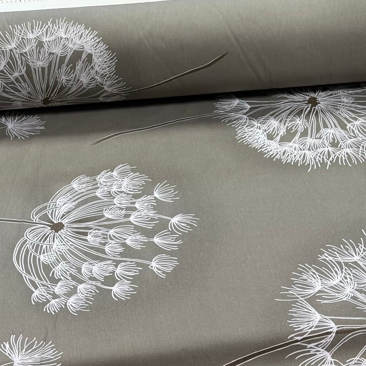 Pilt 100% puuvillakangast - võililleebemed 220cm 146 g/m² – saadaval Šarlotes audumi