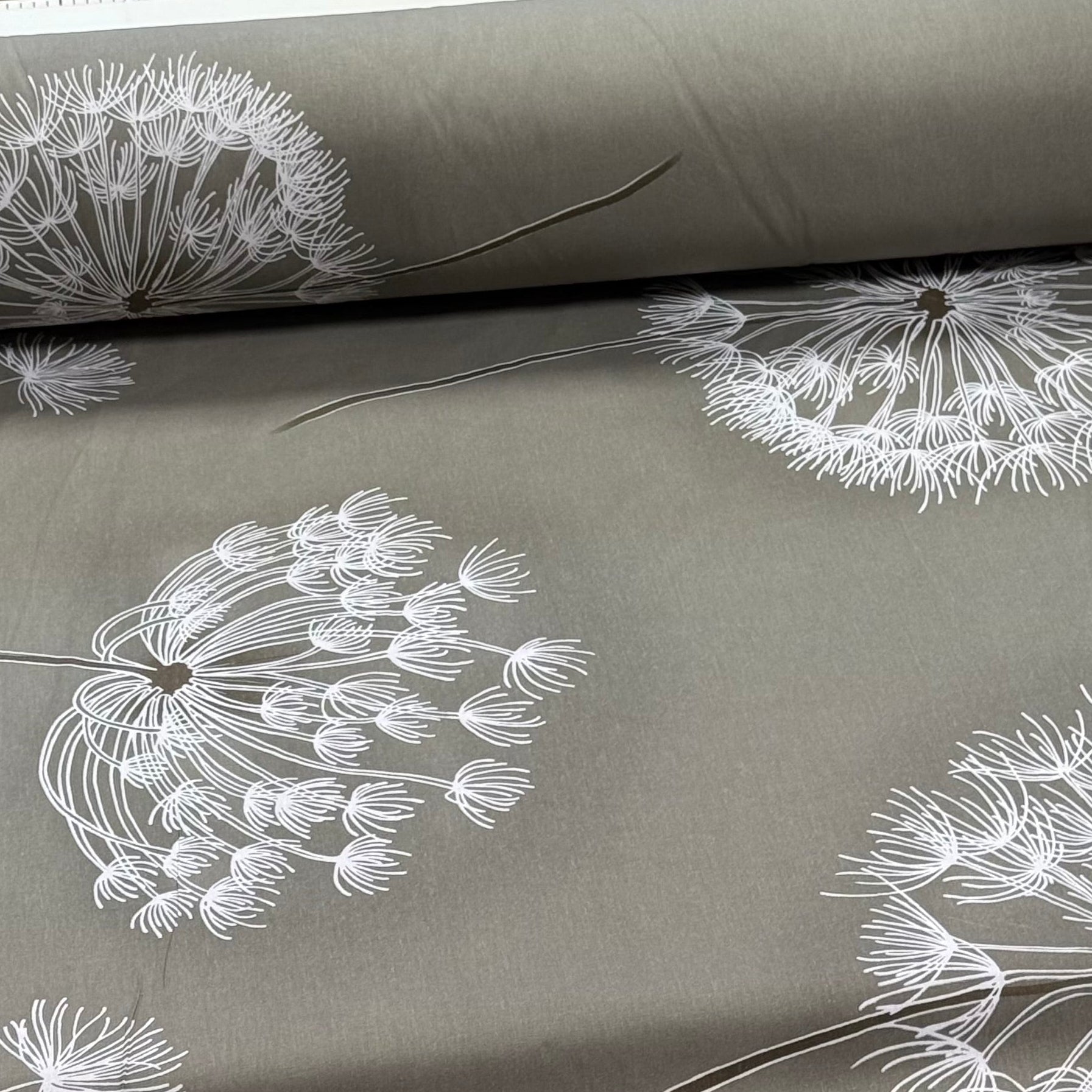 Pilt 100% puuvillakangast - võililleebemed 220cm 146 g/m² – saadaval Šarlotes audumi