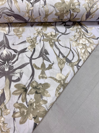 Tissu 100 % coton à motif floral gris 125 g/m²