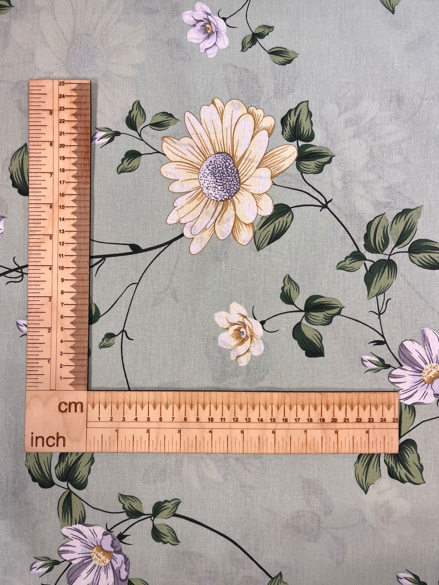 Pilt 100% puuvillakangast – lilleaas, salveiroheline, 220 cm 130 g/m² – saadaval Šarlotes audumi