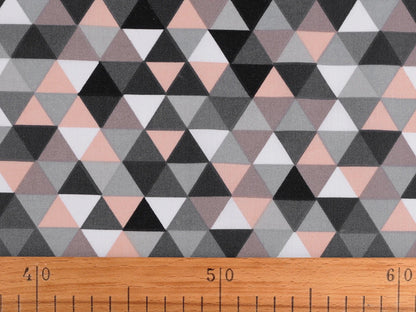 Image avec tissu 100 % coton - triangles bleus 125 g/m² – disponible chez Šarlotes audumi