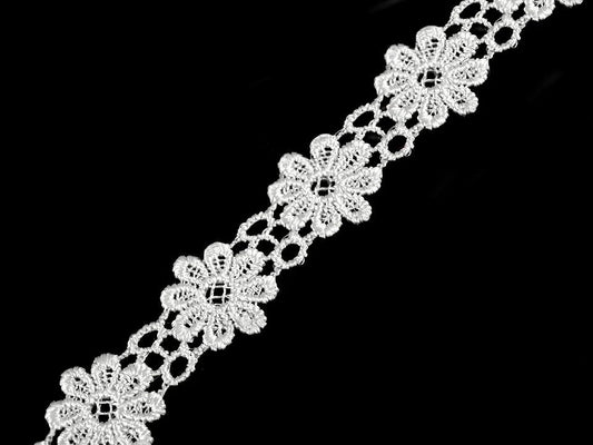 Attēls ar 100% Kokvilnas mežģīne, lente 2cm - balta margrietiņa – pieejams Šarlotes audumi