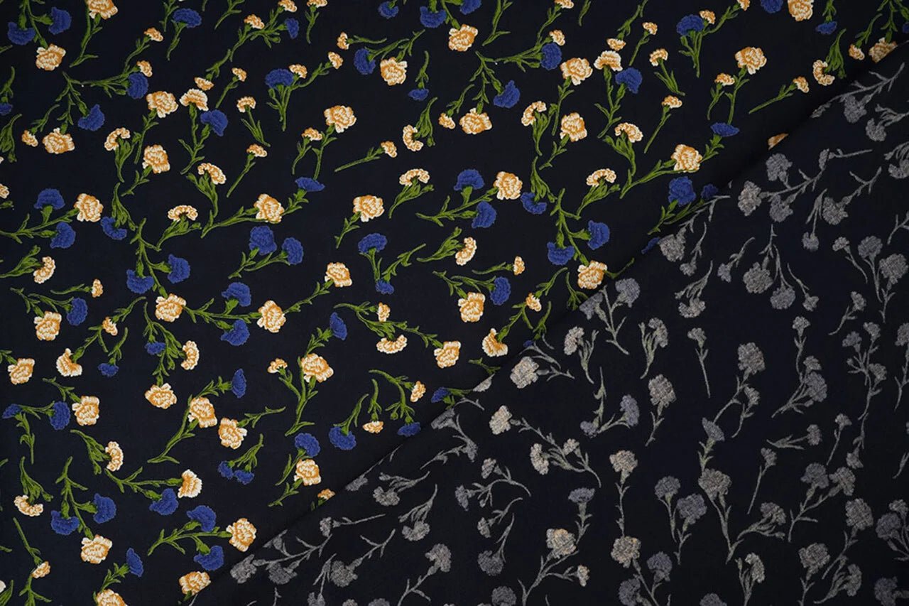 Attēls ar 100% Viskozes audums - smalki zili ziediņi 135 g/m² – pieejams Šarlotes audumi