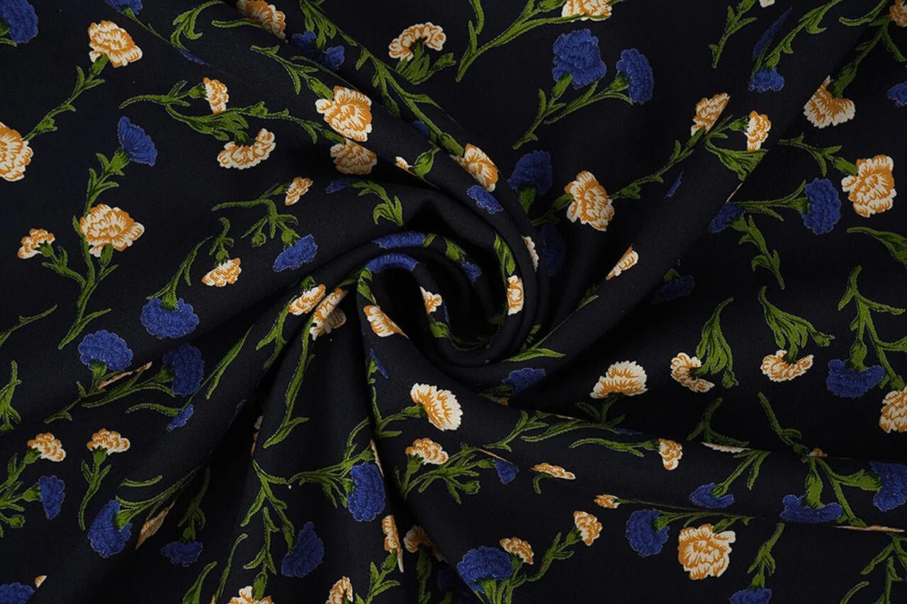 Attēls ar 100% Viskozes audums - smalki zili ziediņi 135 g/m² – pieejams Šarlotes audumi