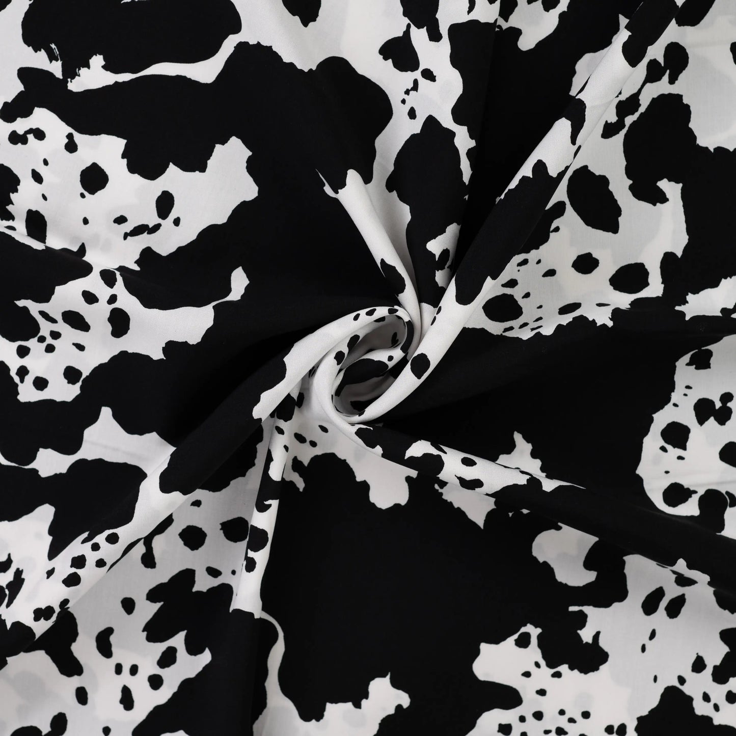 txt
Image en satin 100 % viscose, motif dalmatien, 105 g/m² – disponible chez Šarlotes audumi