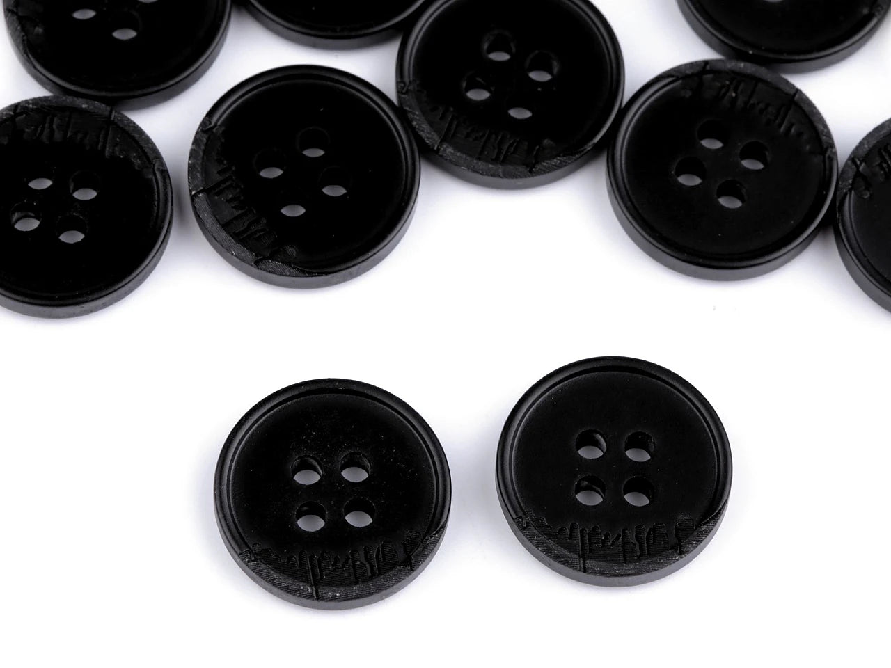 Melnpelēka uzvalka pogas 4 caurumi – 15 mm-25 mm