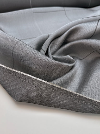 Italian viscose and silk fabric in gray checkered pattern – 120 g/m²