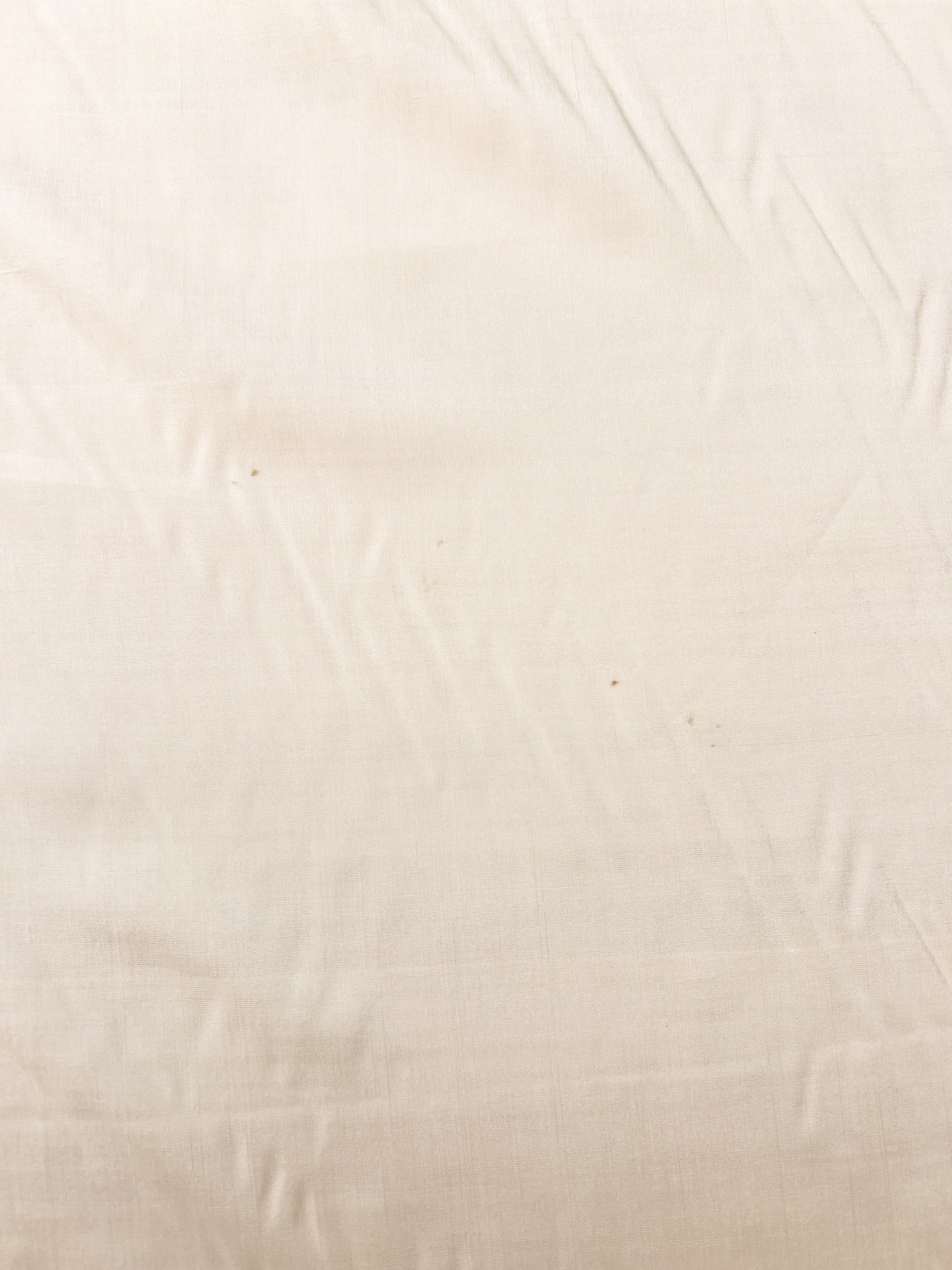 Italian 100% silk fabric in creamy white – 100 g/m²