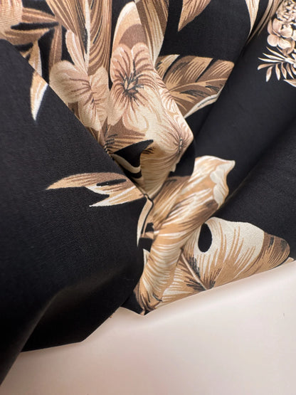 Italian cotton fabric with tropical floral pattern on a black background – 120 g/m²