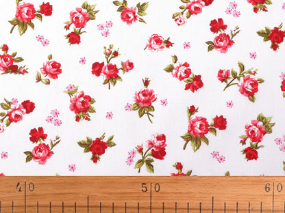 100% Cotton Fabric - Red Roses 125 g/m²