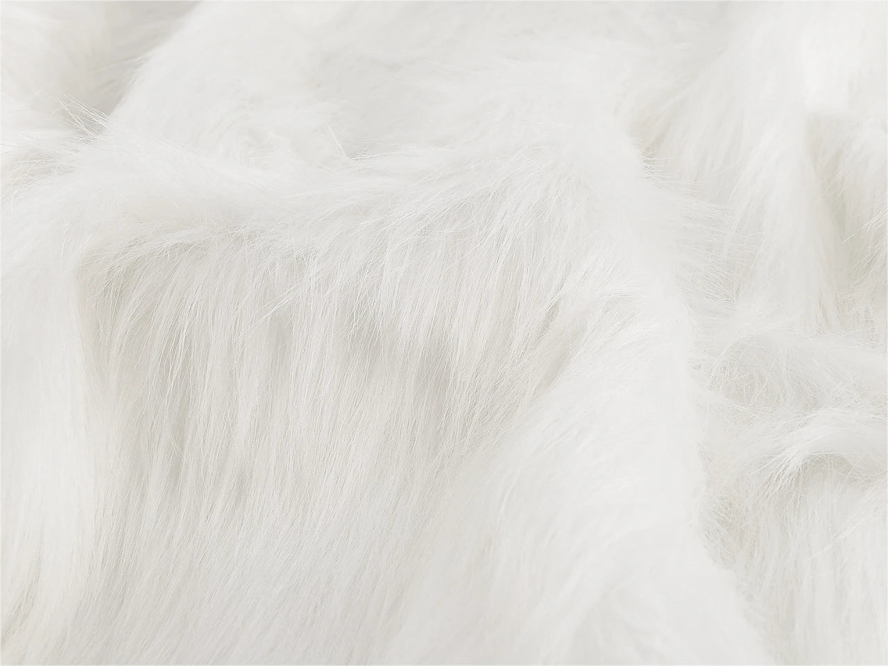 Mākslīgā kažokāda-balta 385 g/m²