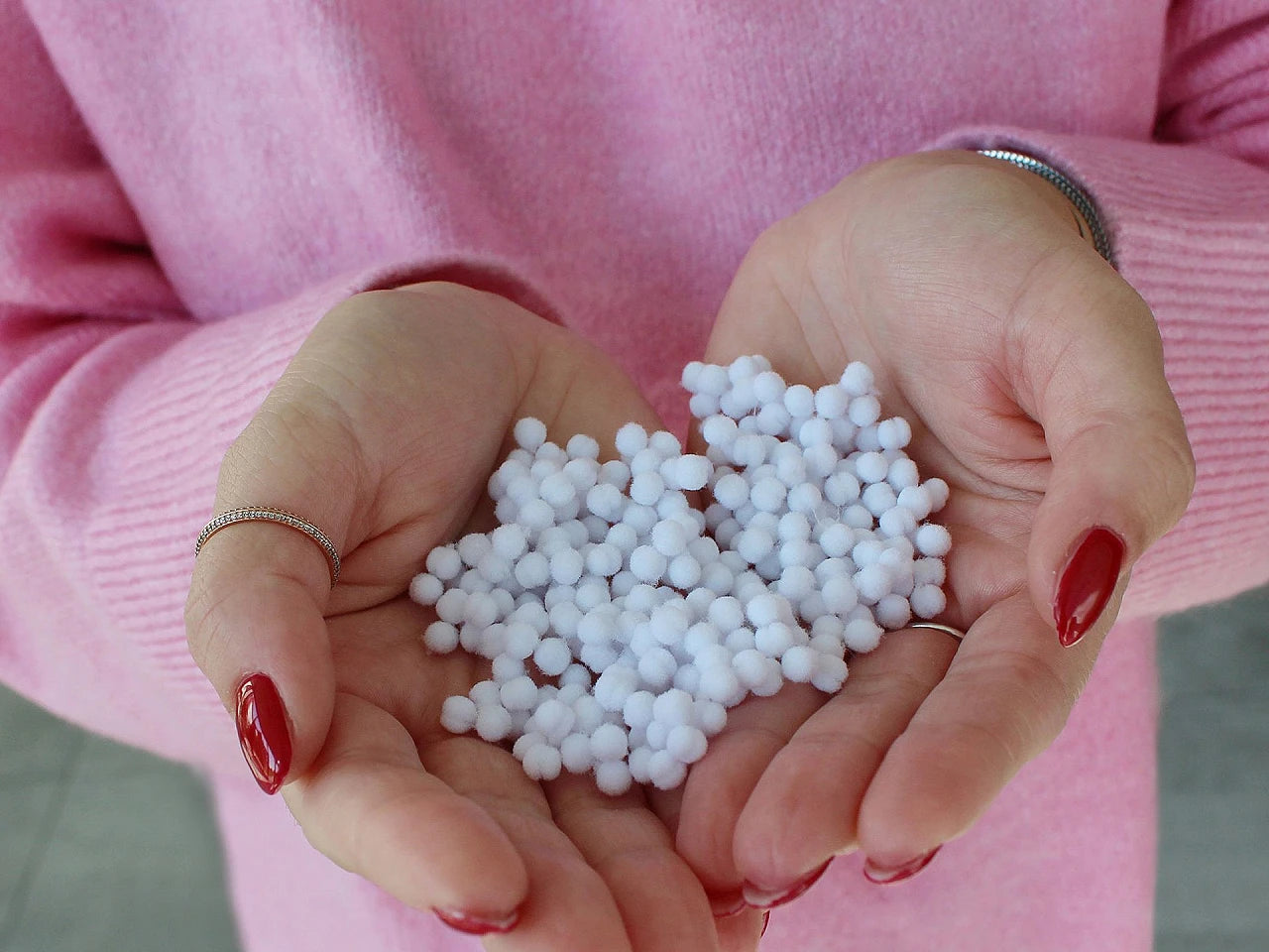 Mini pomponid Ø4 mm | Balti | 2000 tükki pakendis | erinevates toonides