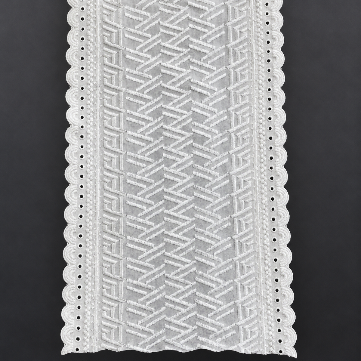 Izšūta mežģīne 22 cm-vaniņas balta