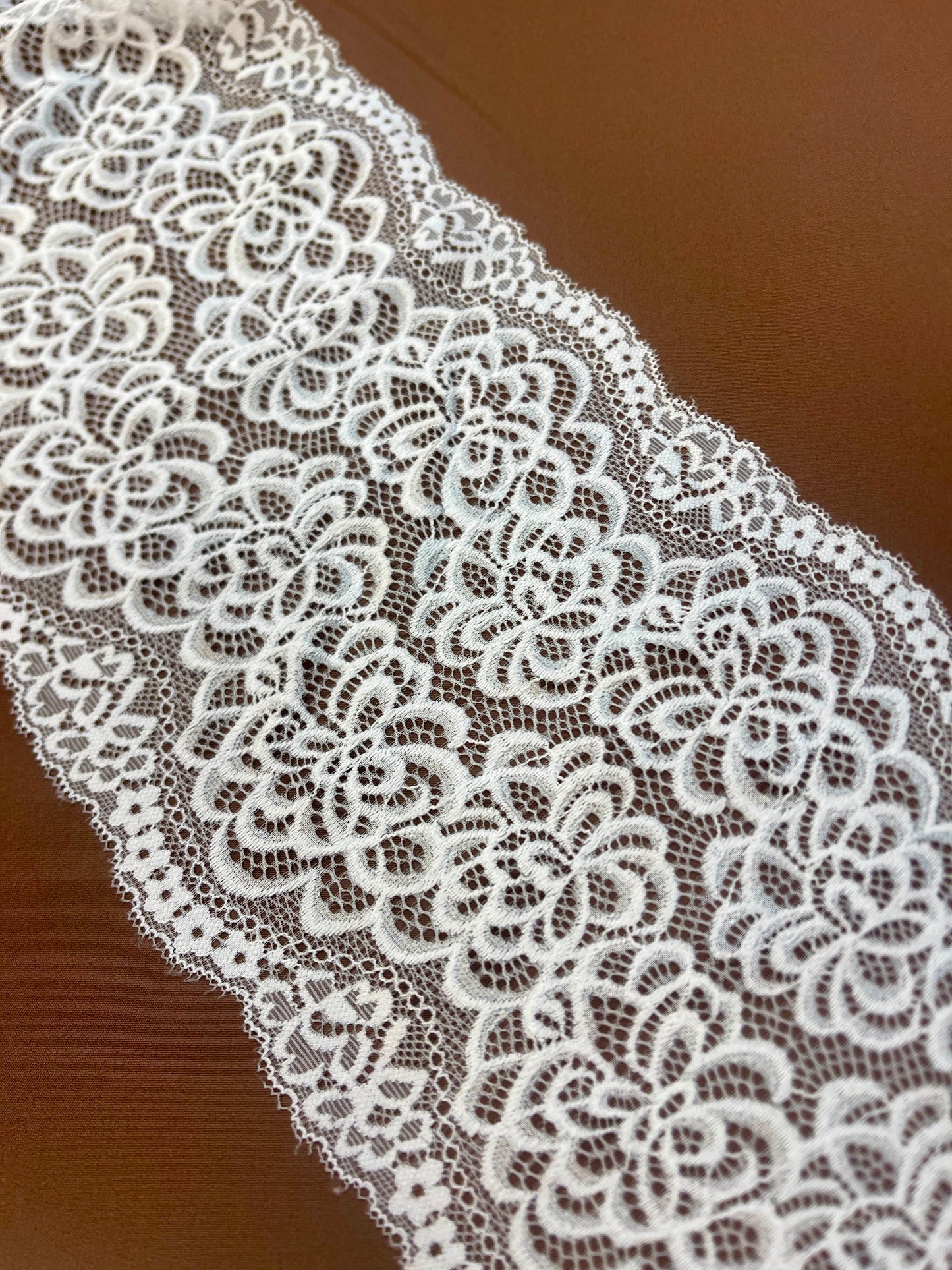 Elastīga mežģīne 17 cm-balta