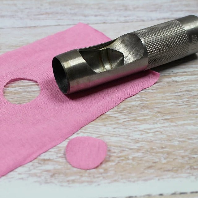 Attēls ar Apaļo caurumu perforatoru komplekts audumam un ādai (8 gab.) – pieejams Šarlotes audumi