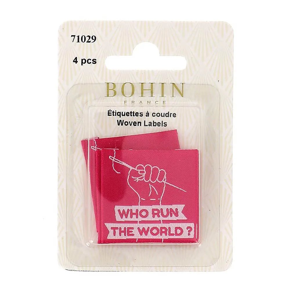 Bohini riietesse õmmeldavate siltide „Who Run The Word” pilt – 35 × 35 mm, 4 tk – saadaval veebis Šarlote kangapoes