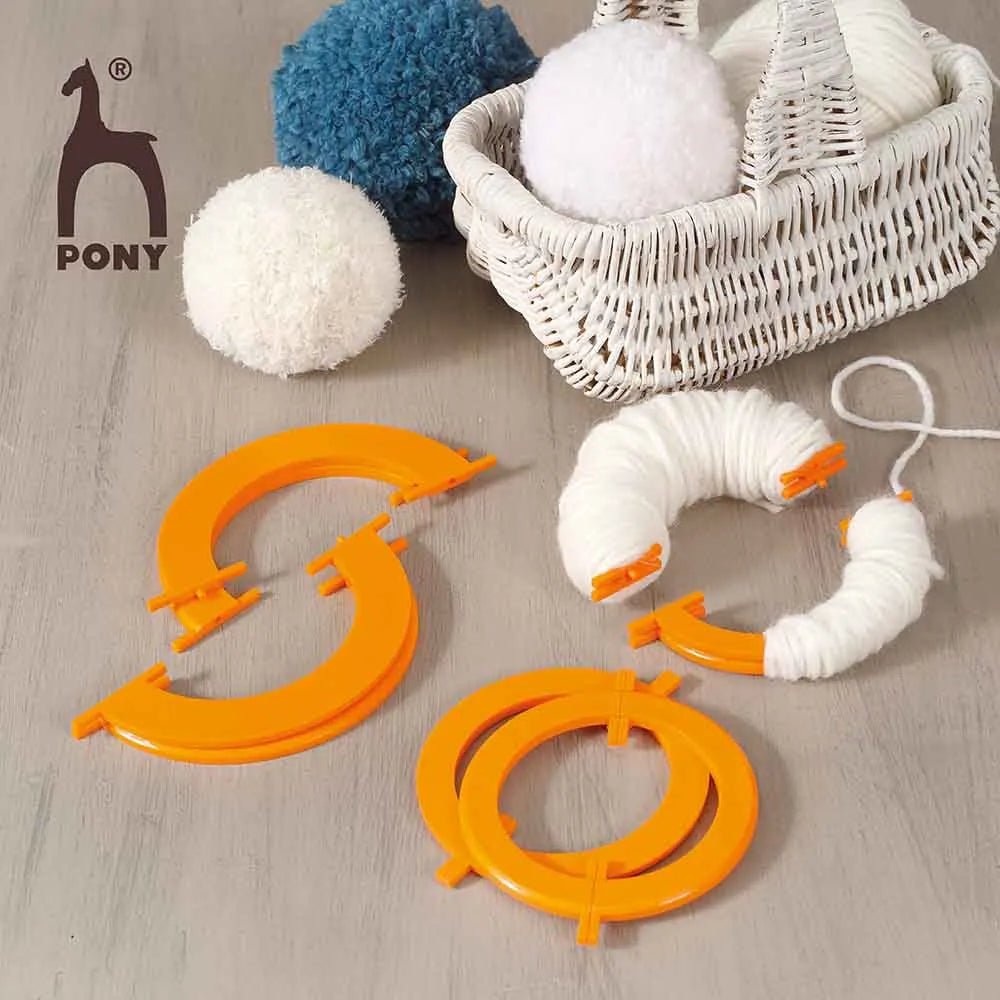 Attēls ar Bumbulīšu pom - pom veidotājs Pony | dažādu izmēru – pieejams Šarlotes audumi