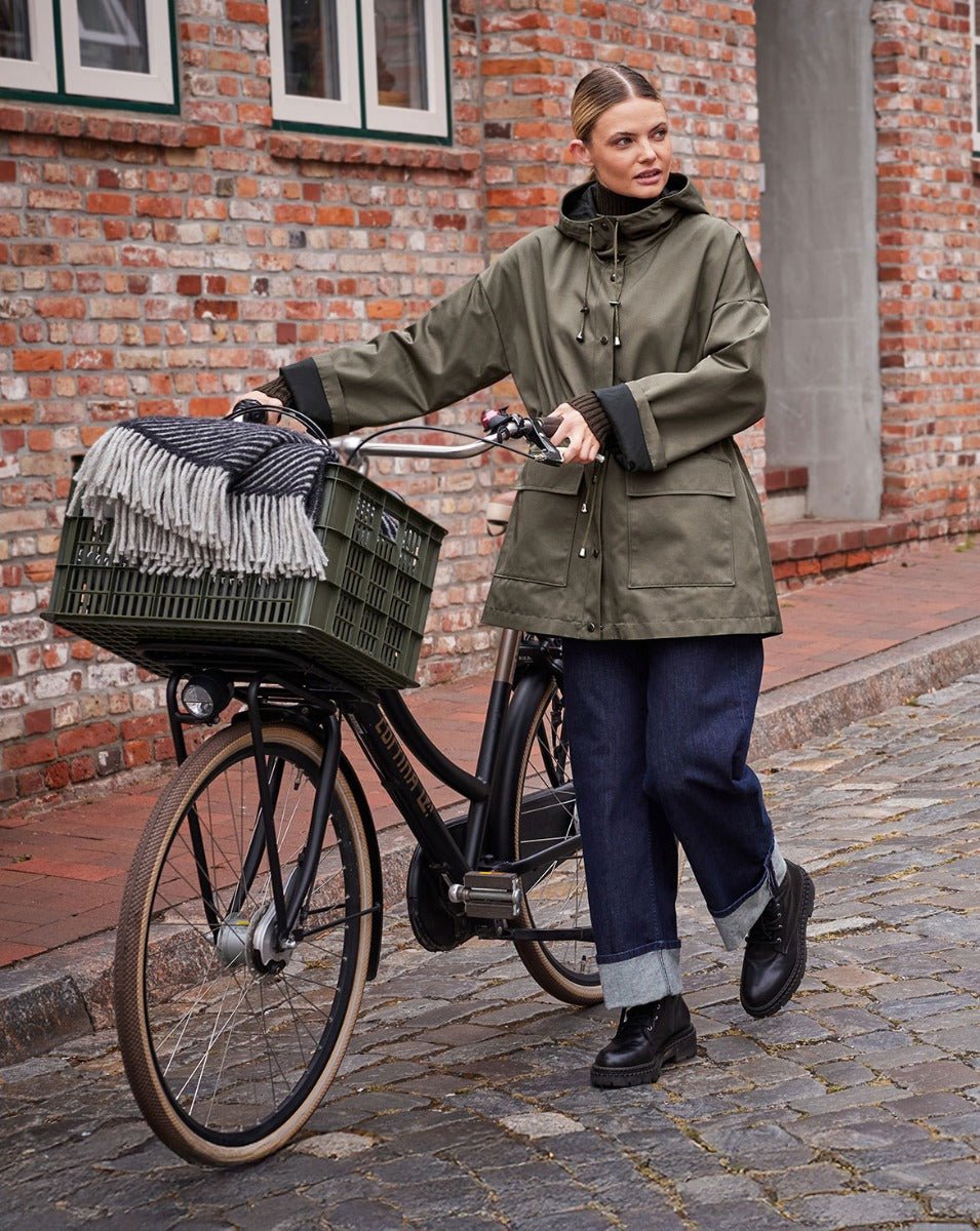 Attēls ar Burda Style | December 2025 - ENG – pieejams Šarlotes audumi