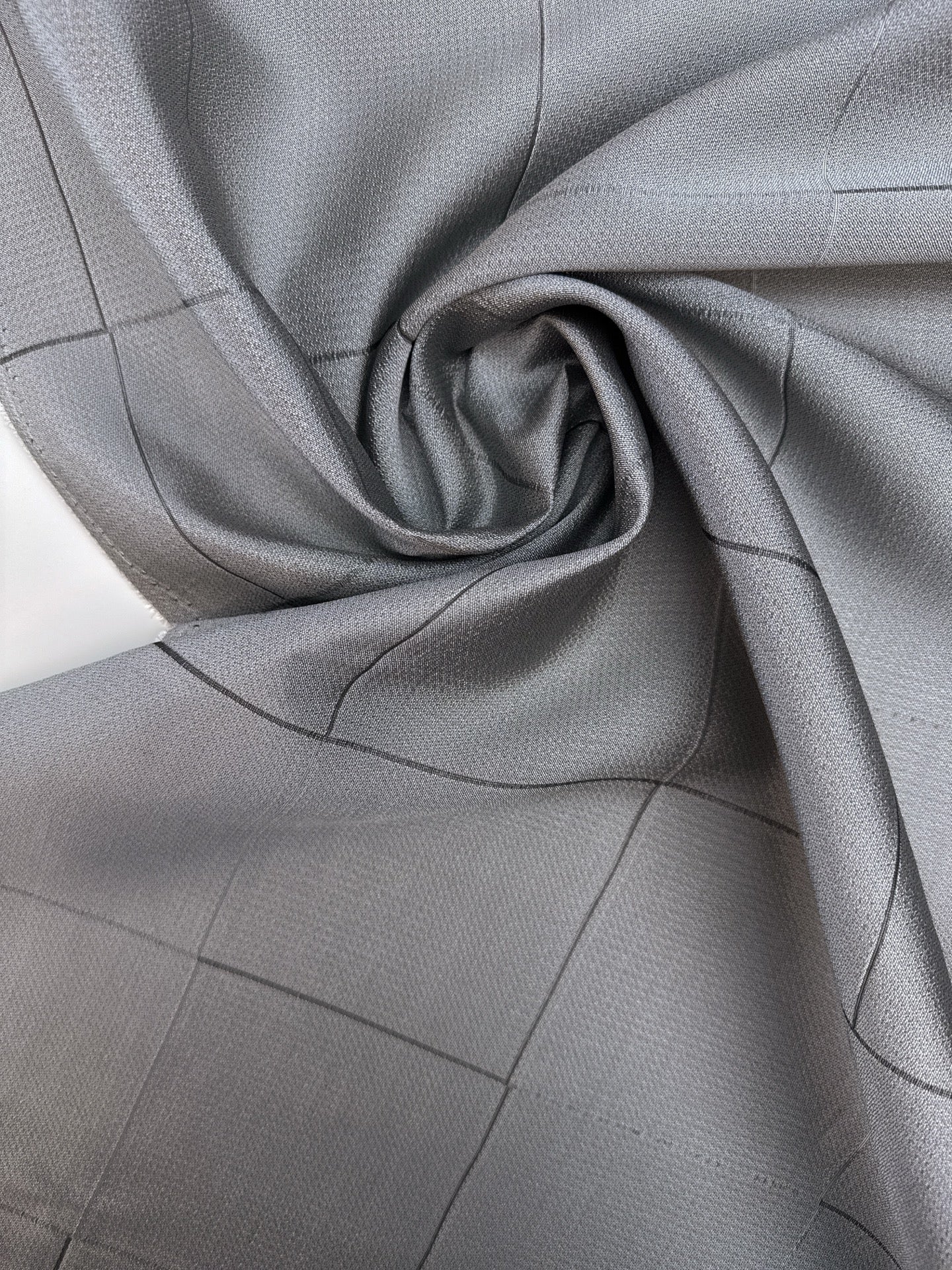 Italian viscose and silk fabric in gray checkered pattern – 120 g/m²