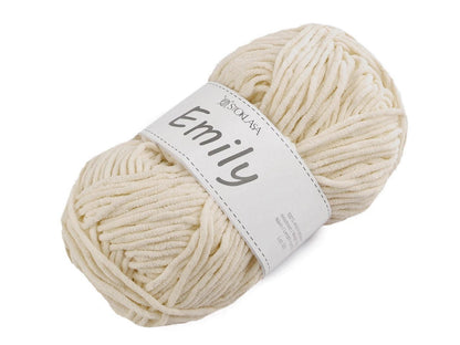Pilt Dzijas Emily plüüslõngast - 100g / 120 m – saadaval Šarlotes audumi