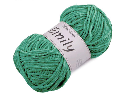 Dzijas Emily plüüslõng – 100g / 120 m – saadaval Šarlote audumites