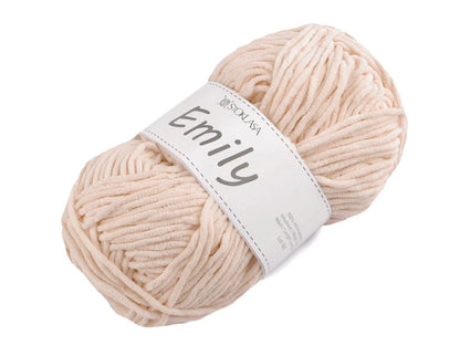 Pilt Emily lõngast - plüüslõng - 100g / 120 m – saadaval Šarlotes audumi