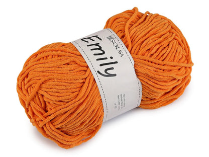 Pilt lõngast Emily - plüüsilõng - 100g / 120 m – saadaval Šarlotes audumi