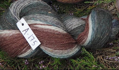 Attēls ar Dzijas Pāces vilnas dzija – Latvijā ražota 100% vilna – pieejams internetā Šarlotes audumi