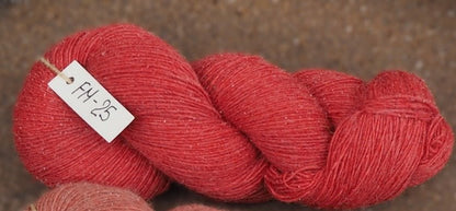 Attēls ar Dzijas Pāces vilnas fabrika 100% Merino - 100 g / 470 m – pieejams Šarlotes audumi