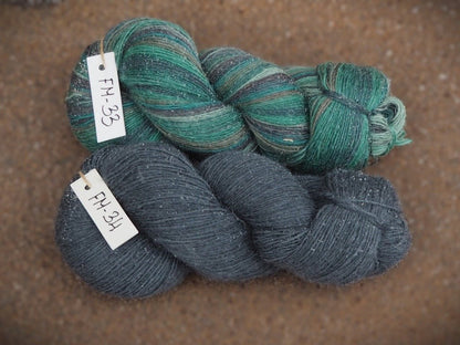 Attēls ar Dzijas Pāces vilnas fabrika 100% Merino - 100 g / 470 m – pieejams Šarlotes audumi