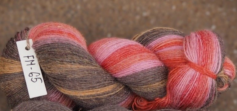 Attēls ar Dzijas Pāces vilnas fabrika 100% Merino - 100 g / 470 m – pieejams Šarlotes audumi