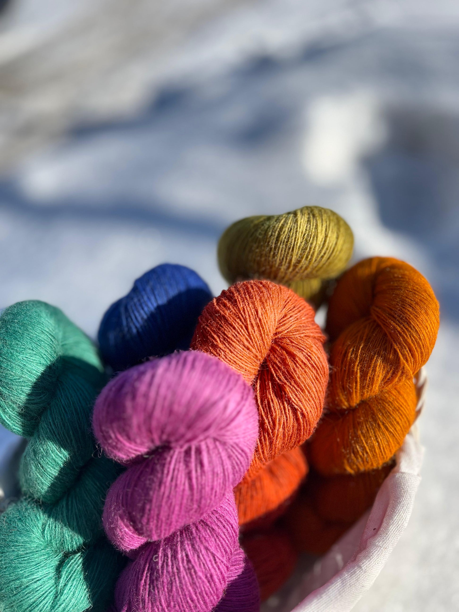 Attēls ar Dzijas Pāces vilnas fabrika 100% Merino - 100 g / 470 m – pieejams Šarlotes audumi