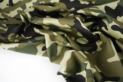 Pilt kamuflaažimustriga teksakangast – Army Green 275 g/m² – saadaval Šarlotes audumi