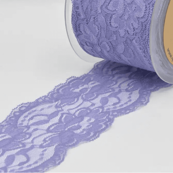 Attēls ar Elastīgā mežģīne 10 cm - ceriņu – pieejams Šarlotes audumi