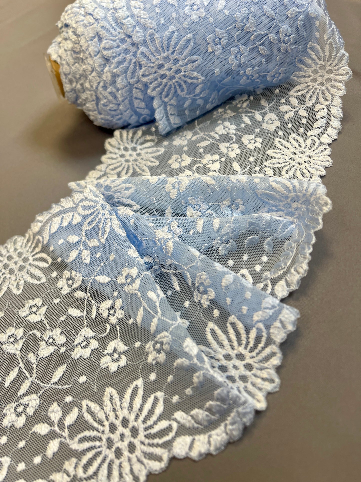 Pilt elastse pitsiga 16 cm, helesinine – saadaval veebis Šarlotes audumi