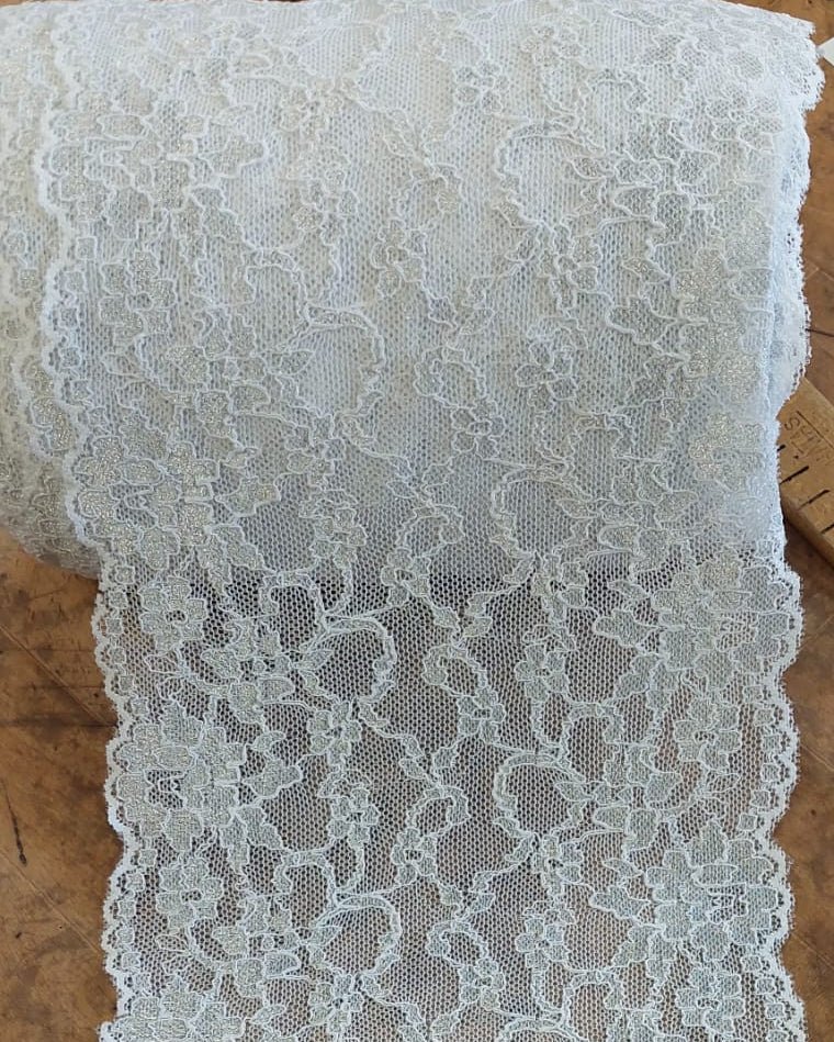 Attēls ar Elastīga mežģīne 17 cm- balta – pieejams Šarlotes audumi