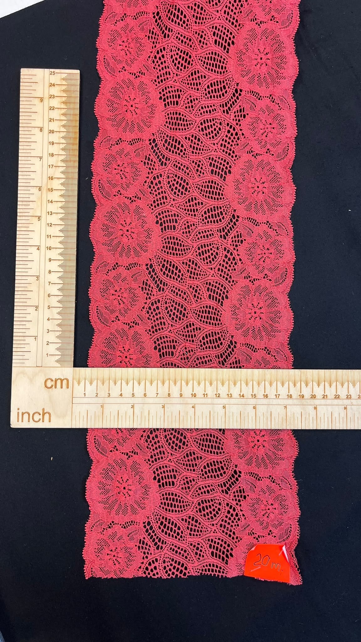 Pilt elastse pitsiga, 17 cm, punane – saadaval veebipoes Šarlotes audumi