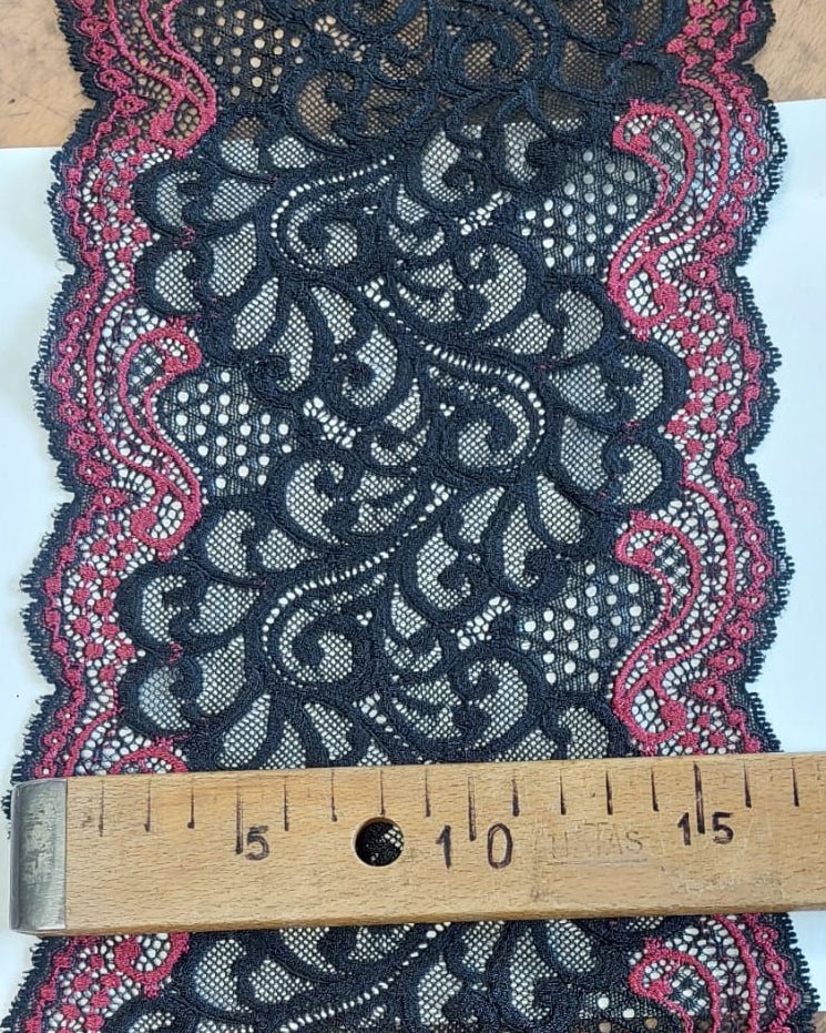 Image of elastic lace 18 cm, black with dark red accents – available online at Šarlotes audumi