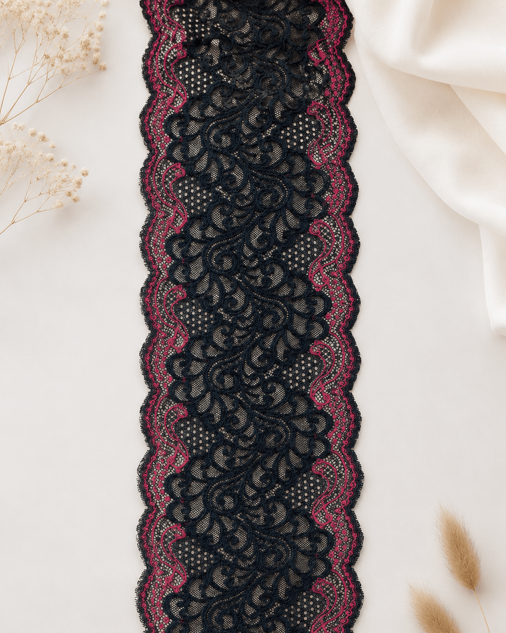 Image of elastic lace 18 cm-black with dark red accents – available online at Šarlotes audumi