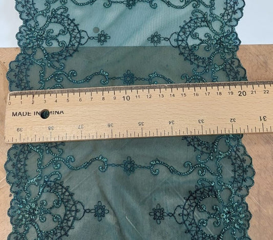 Pilt elastse pitsiga 20 cm – roheline – saadaval Šarlote kangad