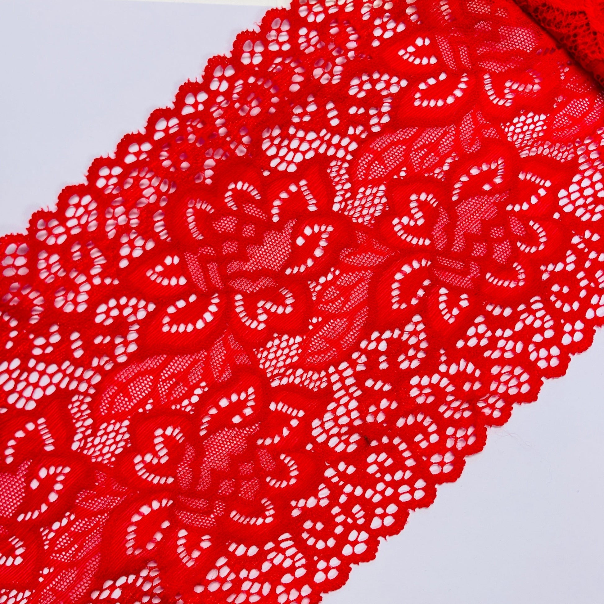 Attēls ar Elastīgā poliestera mežģīne 15.5 cm - sarkana – pieejams Šarlotes audumi