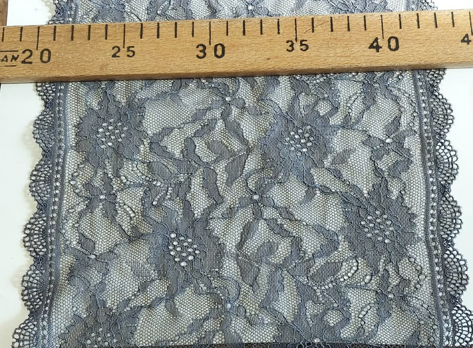 Pilt: elastne peen pits, 24 cm, tumehall – saadaval veebipoes Šarlotes audumi