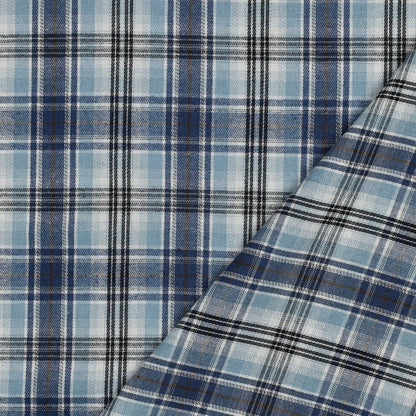 Flanelle bleu clair à carreaux 137 g/m² – disponible chez Šarlotes audumi