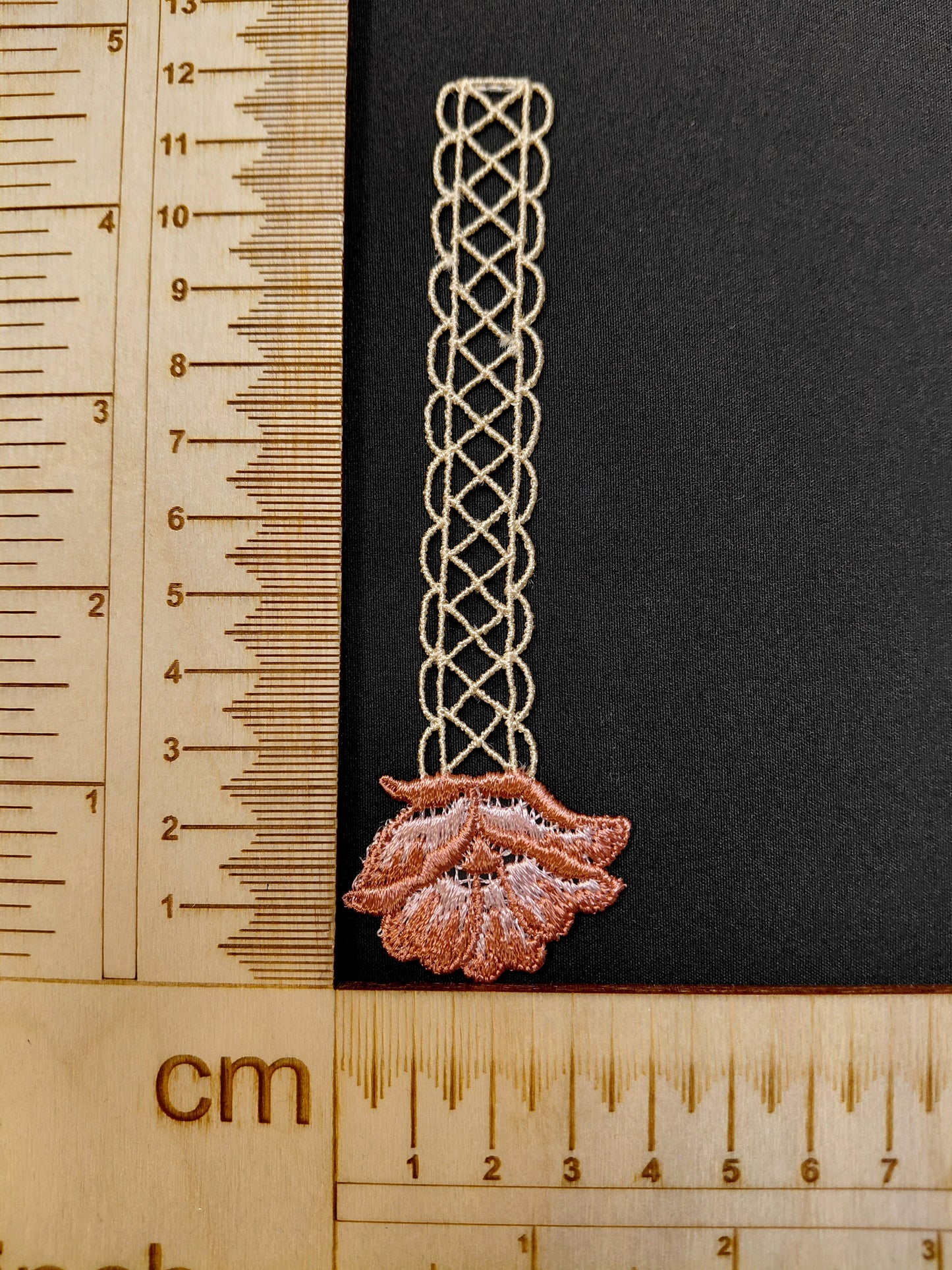Attēls ar Ielāps/uzšuve 12 x 4 cm – pieejams Šarlotes audumi