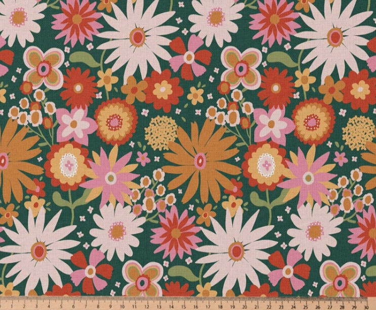 Premium 100% kokvilnas audums-puķes uz zaļa 115 g/m²