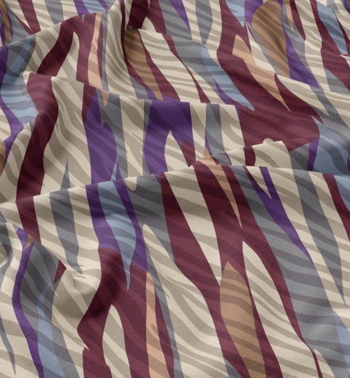 100 % Viskosestoff – abstraktes Muster in Lila-Tönen 125 g/m²