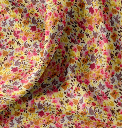 Premium 100% cotton fabric - delicate flowers 115 g/m²