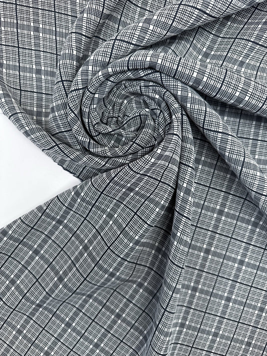 Attēls ar Itālijas 100% kokvilnas audums pelēkā krāsā ar rūtainu rakstu vidēja biezuma audums apģērbiem 195 g/m² – pieejams Šarlotes audumi